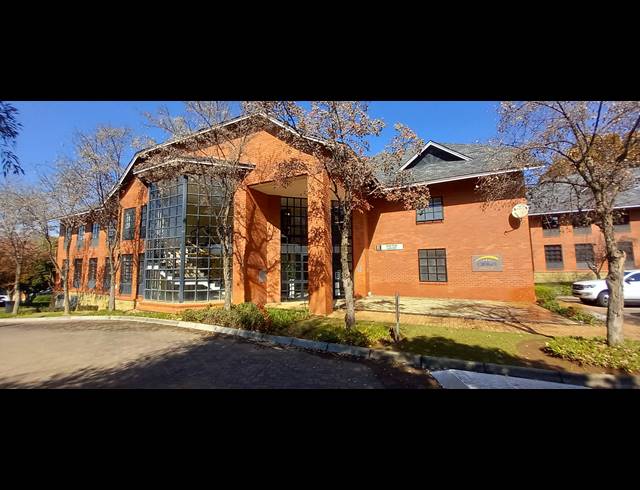 225M² OFFICE TO LET IN LYME PARK